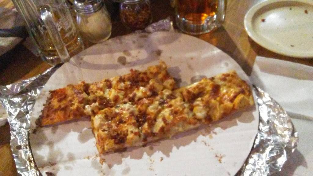 Buds Pizza | restaurant | 6 S Main St, Minster, OH 45865, USA | 4196283518 OR +1 419-628-3518