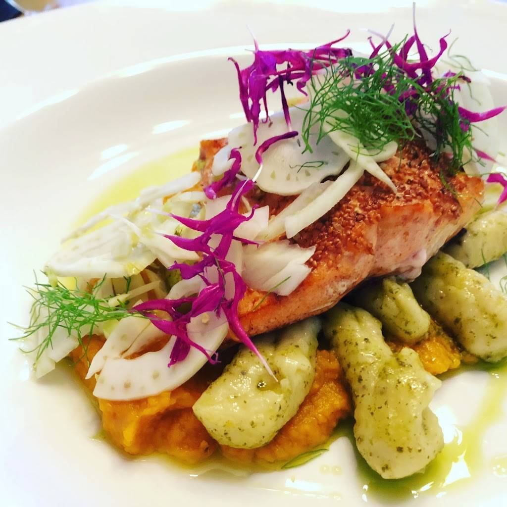 La Maison de ville - bed & bistro | restaurant | 353 Rue Saint-Patrice O, Magog, QC J1X 1W7, Canada | 8198682417 OR +1 819-868-2417