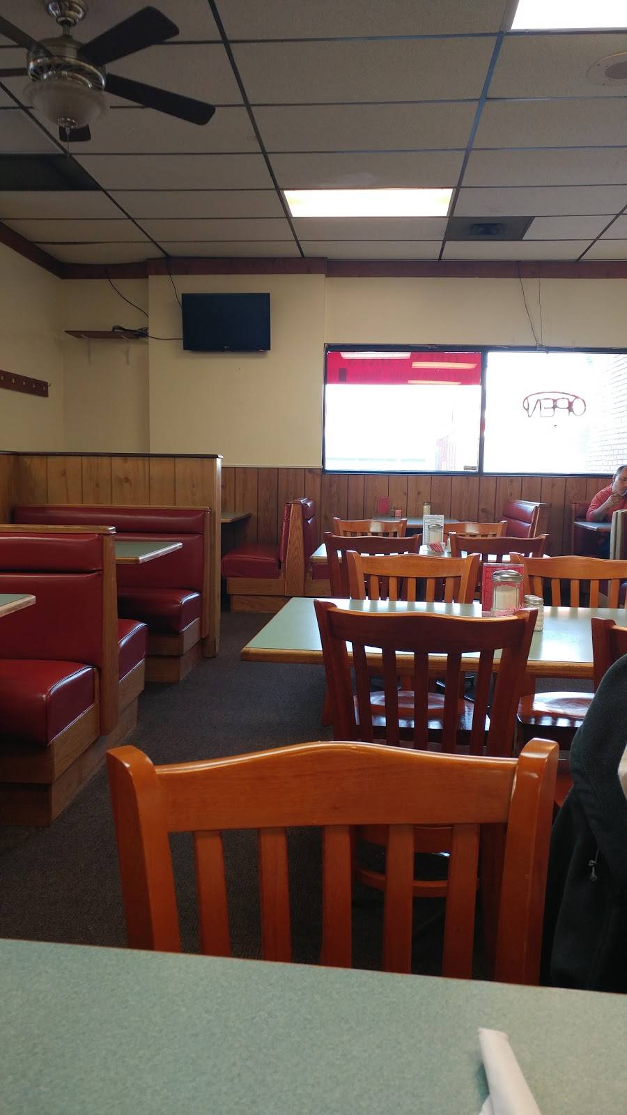 Michaels Restaurant | restaurant | 3009 Clark Ave, Cleveland, OH 44109, USA | 2169615699 OR +1 216-961-5699