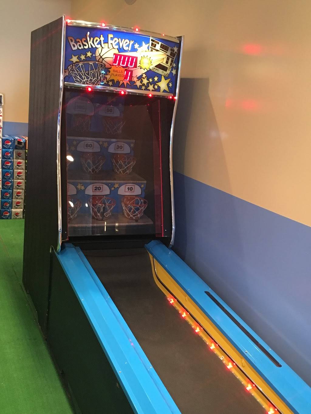 Waterland Arcade | meal takeaway | 22306 Marine View Dr S, Des Moines, WA 98198, USA | 2066537679 OR +1 206-653-7679