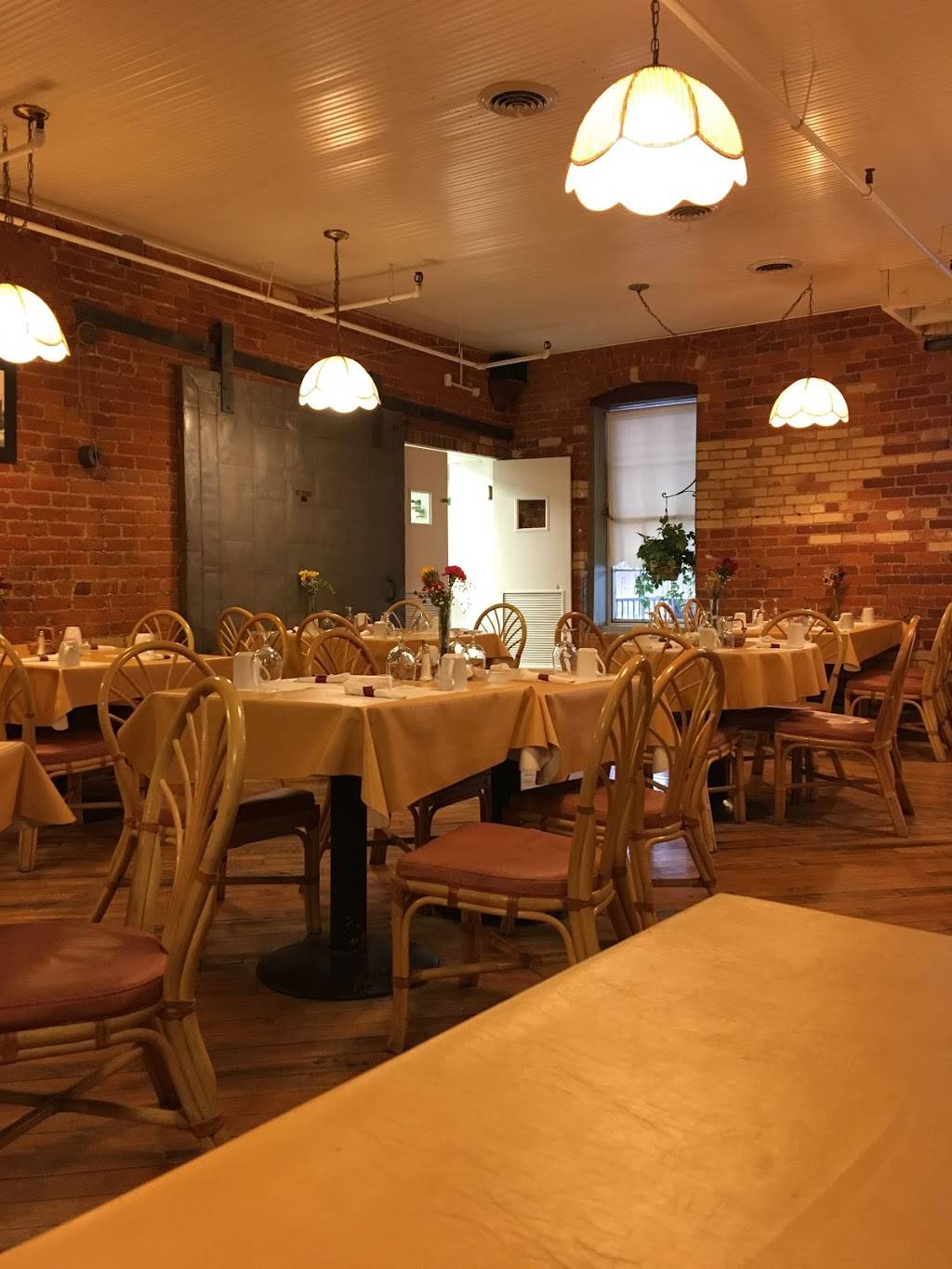 Felix New York Style Restaurant | restaurant | 1100 N Chicago Ave, Goshen, IN 46528, USA | 5745343881 OR +1 574-534-3881