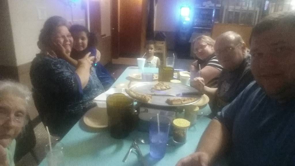 Franks Club Napoli | restaurant | 711 1st Ave, Silvis, IL 61282, USA | 3097559324 OR +1 309-755-9324