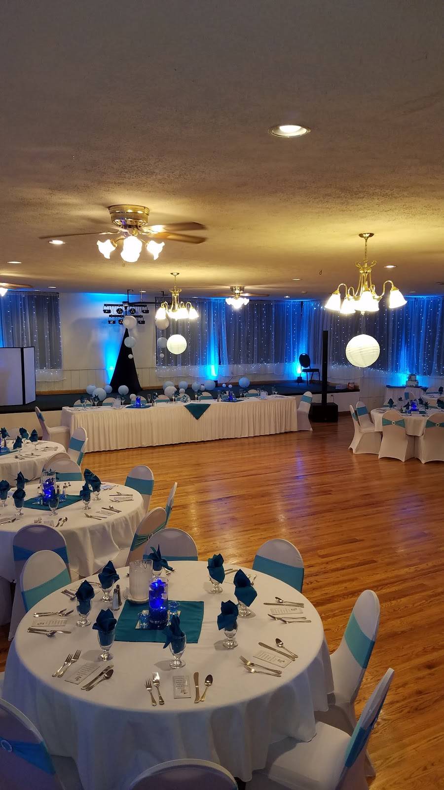 Beechwoods Restaurant & Lounge | restaurant | 1618 Airport Rd, Falls Creek, PA 15840, USA | 8143750663 OR +1 814-375-0663