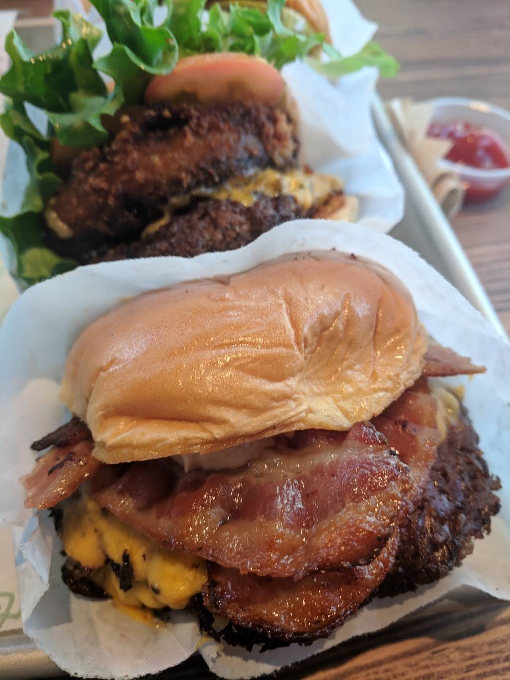 Shake Shack | restaurant | 850 W Big Beaver Rd, Troy, MI 48084, USA | 2488171529 OR +1 248-817-1529