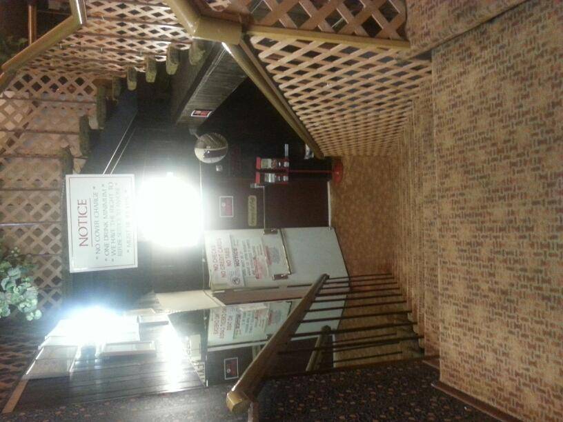 Smeraldos | night club | 701 Gallatin Pike N, Madison, TN 37115, USA | 6158656533 OR +1 615-865-6533