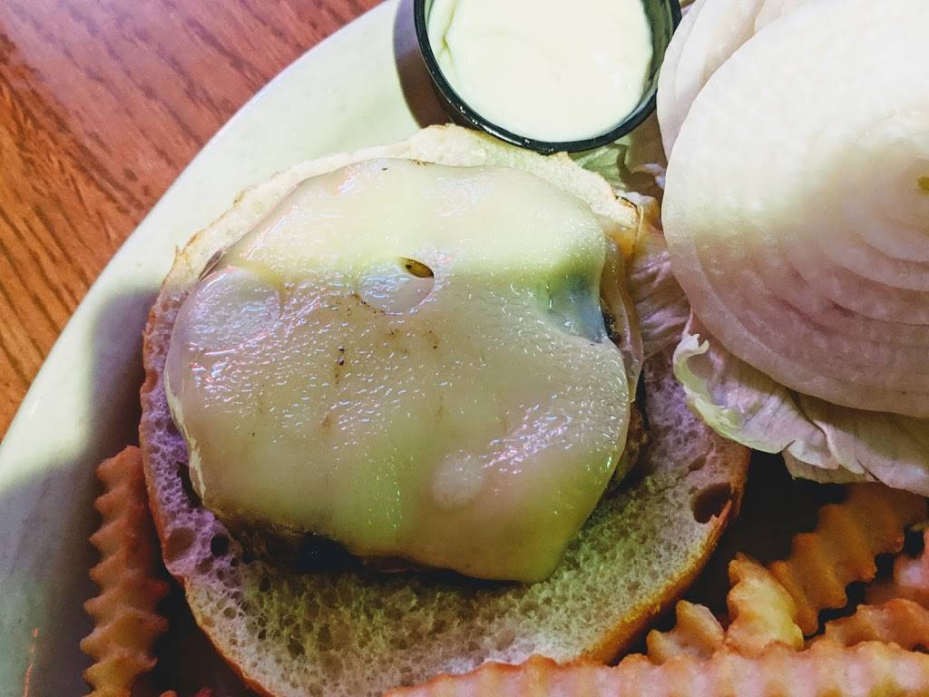 Mulligans Bar & Restaurant | restaurant | 203 Squankum Yellowbrook Rd, Farmingdale, NJ 07727, USA | 7329386166 OR +1 732-938-6166