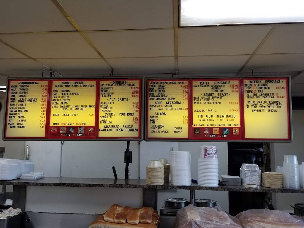 La Gondola Spaghetti House | restaurant | 914 N Henderson St, Galesburg, IL 61401, USA | 3093439988 OR +1 309-343-9988