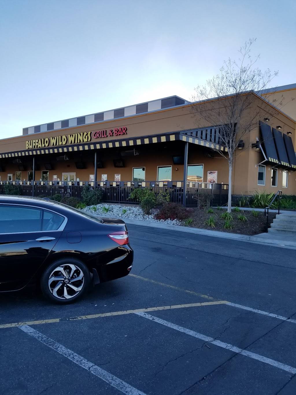 Buffalo Wild Wings | restaurant | 1576 S Azusa Ave, City of Industry, CA 91748, USA | 6268106479 OR +1 626-810-6479