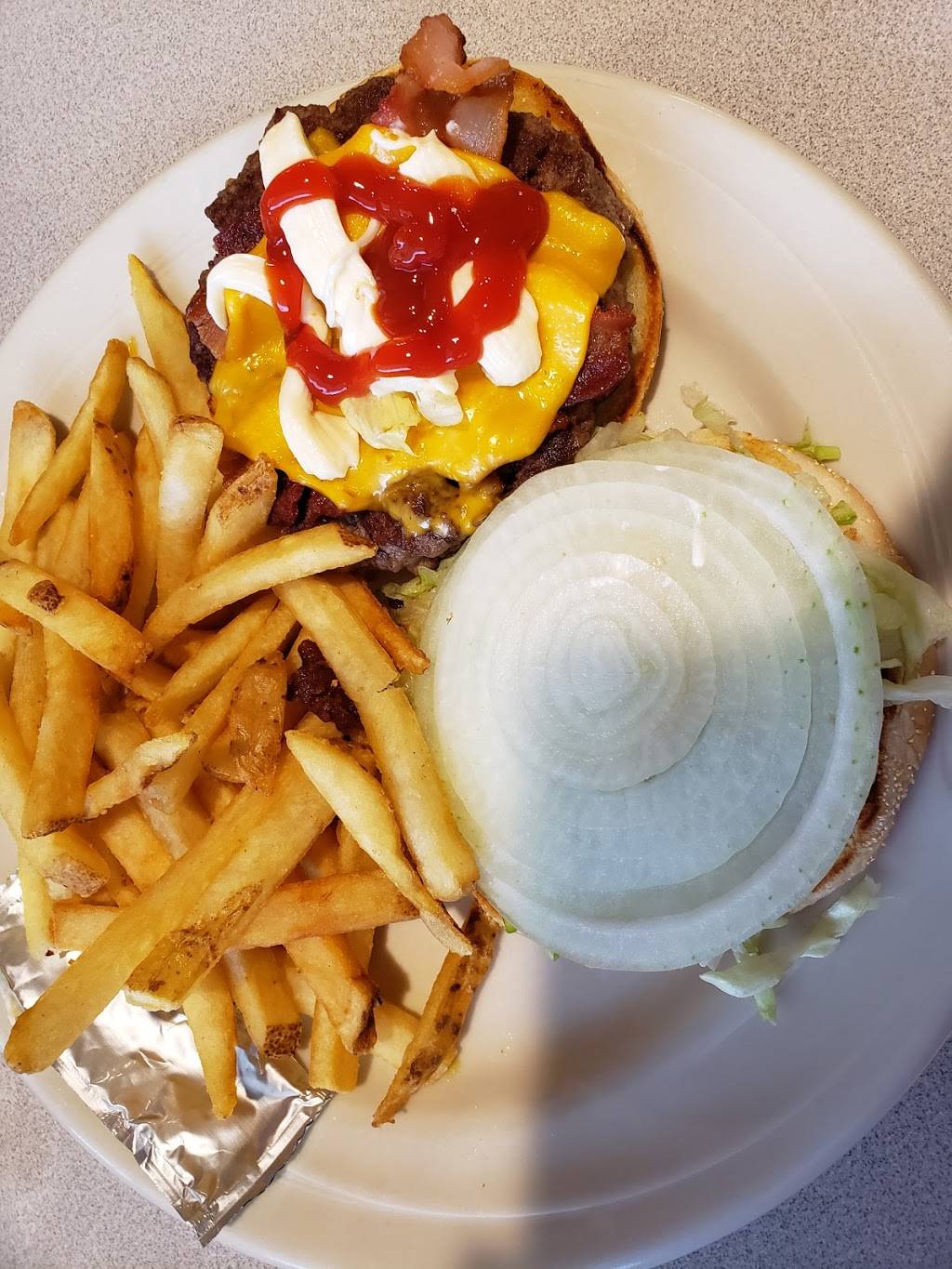 Kennys Oak Grill | restaurant | 307 Oakland Ave W, Austin, MN 55912, USA | 5074374135 OR +1 507-437-4135