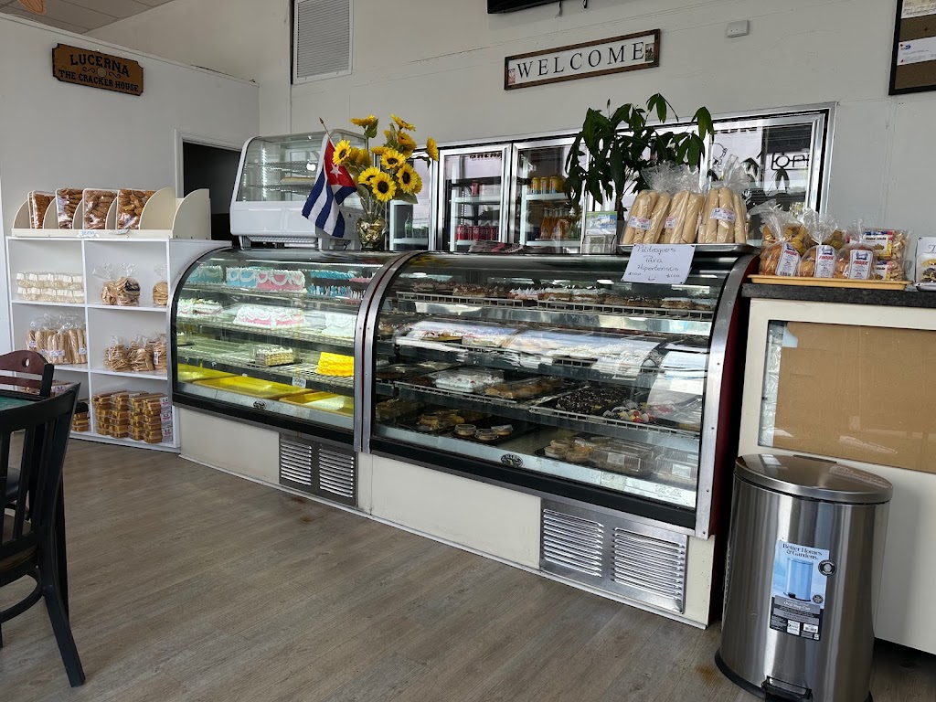 Lucerna Bakery & Cafe | bakery | 6727 W 4th Ave, Hialeah, FL 33012, USA | 3058234863 OR +1 305-823-4863