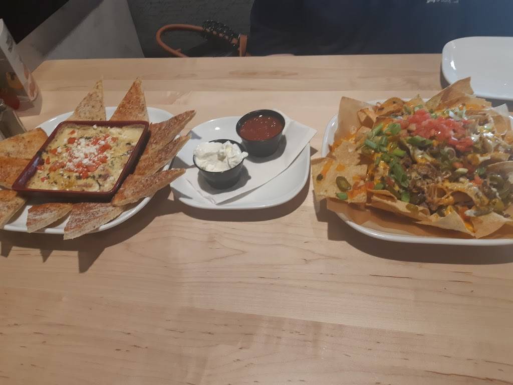 Boston Pizza | restaurant | 275 Brockville St Unit 18, Smiths Falls, ON K7A 4Z6, Canada | 6132051030 OR +1 613-205-1030