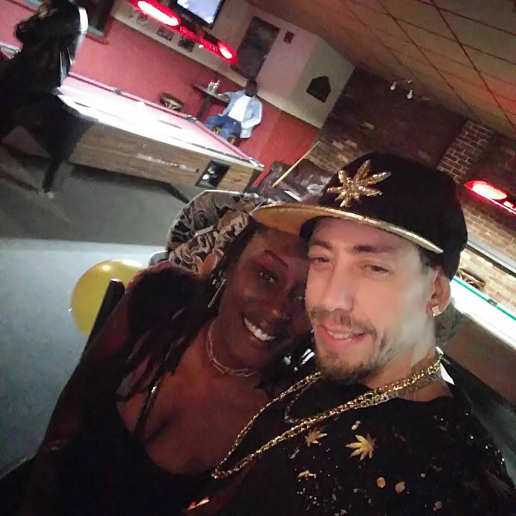 Excuses Dining Lounge | restaurant | 504 Simcoe St S, Oshawa, ON L1H 4J8, Canada | 9054323755 OR +1 905-432-3755