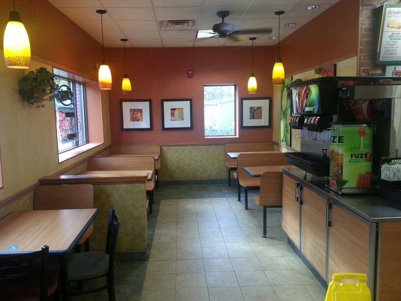 Subway | restaurant | 252 East Central Street, Franklin, MA 02038, USA | 5085203400 OR +1 508-520-3400