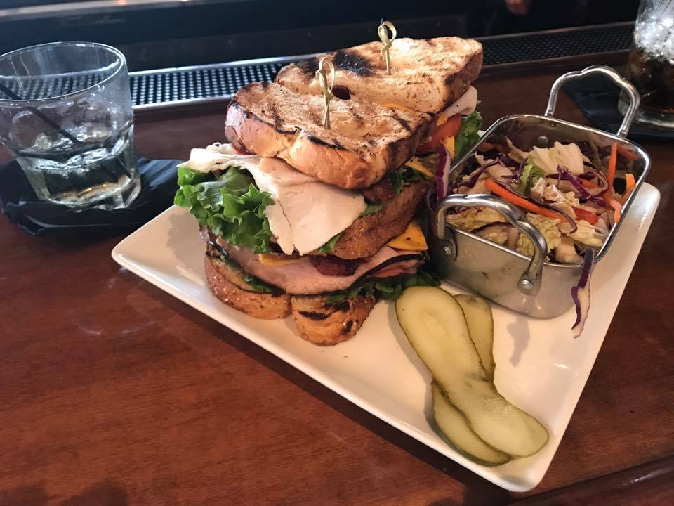 Duck Club Yacht Club | restaurant | 6257 Hwy V, St Charles, MO 63301, USA | 6362504321 OR +1 636-250-4321