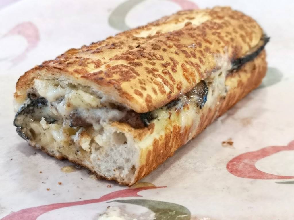 Quiznos | restaurant | 223 North Service Rd W Bldg A, Oakville, ON L6M 3R2, Canada | 9058423456 OR +1 905-842-3456