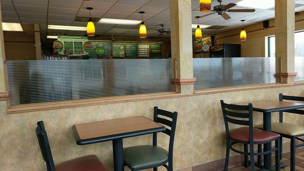 Subway | restaurant | 1320 E Main St, Reedsburg, WI 53959, USA | 6085243666 OR +1 608-524-3666