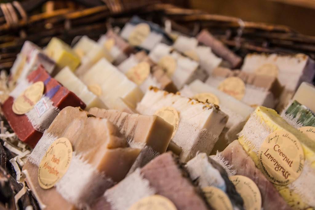 Millstone Restaurant & Country Store | restaurant | 1531 E Hwy 25/70, Dandridge, TN 37725, Dandridge, TN 37725, USA | 8653972254 OR +1 865-397-2254