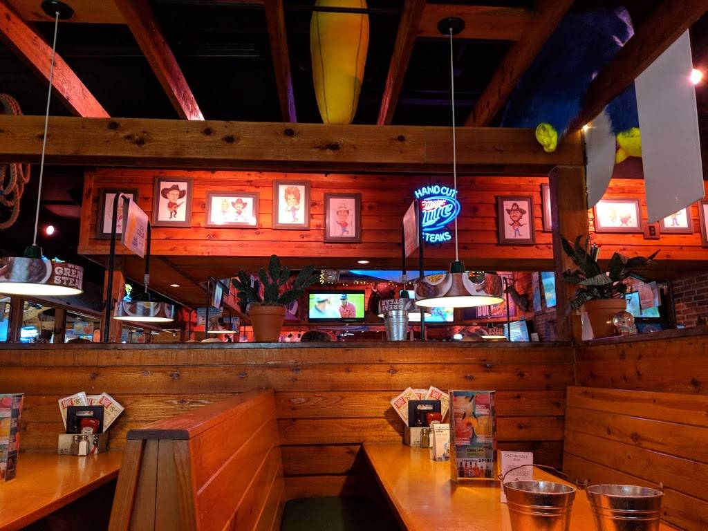 Texas Roadhouse | restaurant | 2513 Plaza Ct, Waukesha, WI 53186, USA | 2627987427 OR +1 262-798-7427