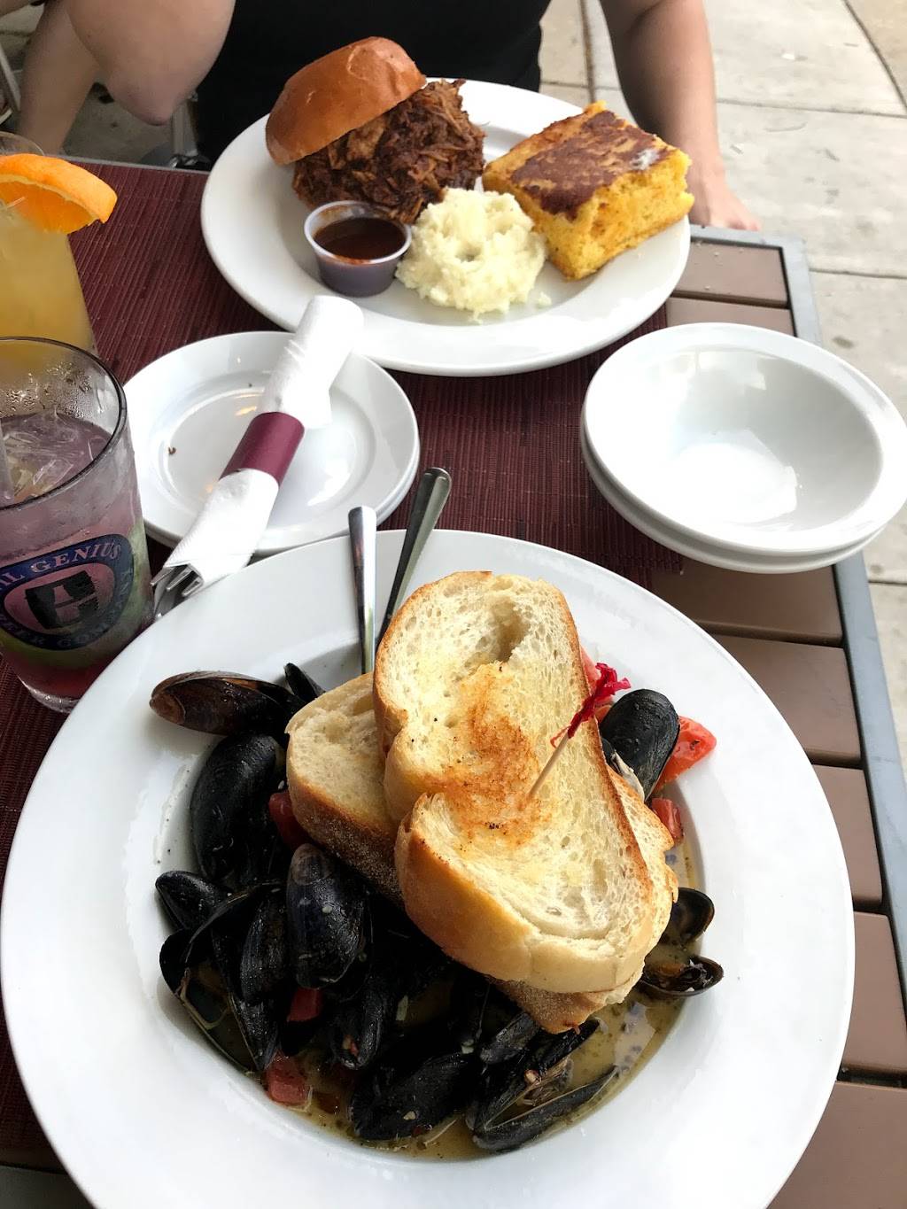 Christophers A Neighborhood Place | restaurant | 3315, 108 N Wayne Ave, Wayne, PA 19087, USA | 6106876558 OR +1 610-687-6558