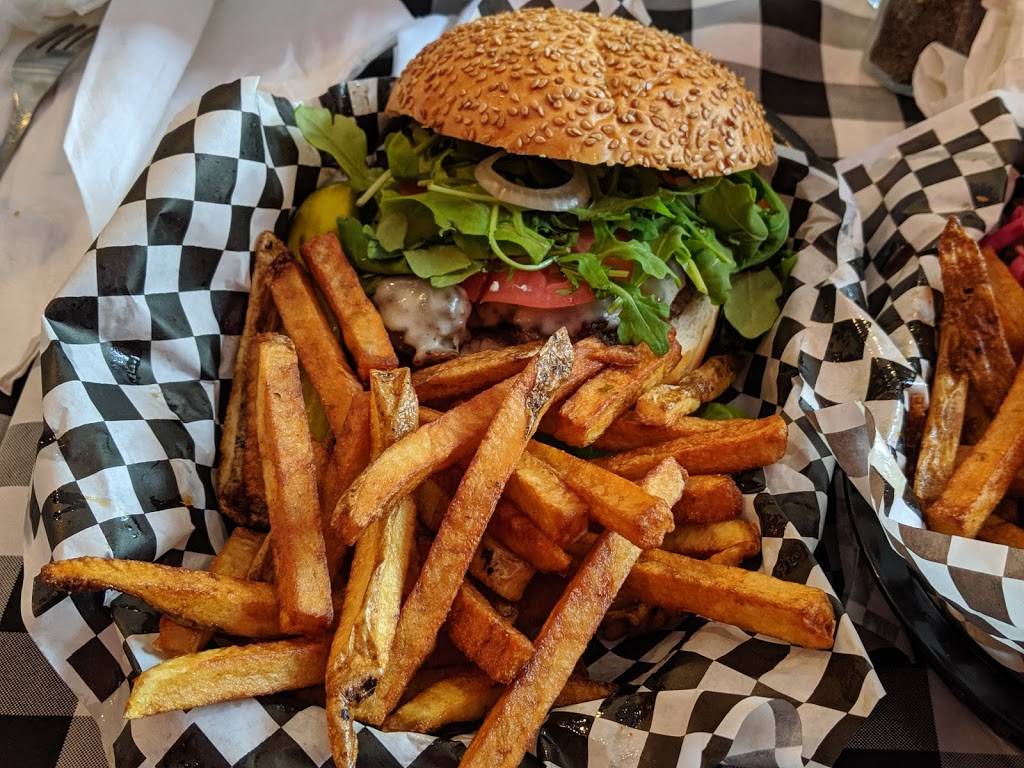 Port City Burgers and Brews | restaurant | 11 Market St, Wilmington, NC 28401, USA | 9107690755 OR +1 910-769-0755