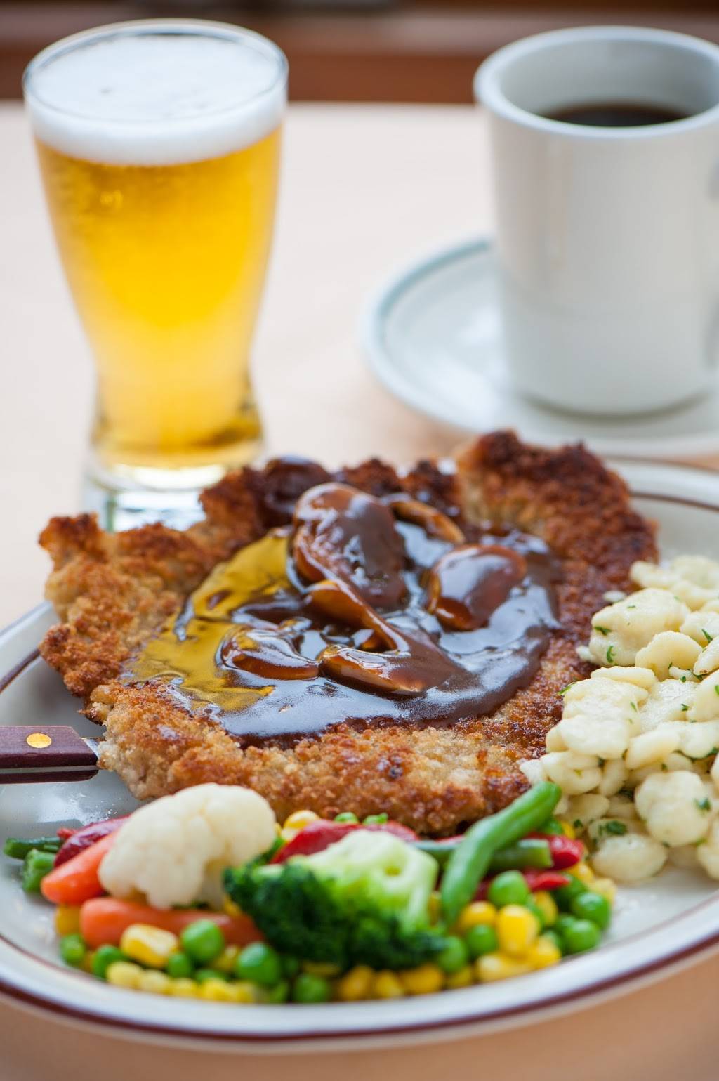 Hof Restaurant | restaurant | 7715 Horseshoe Bay Rd, Egg Harbor, WI 54209, USA | 9208683000 OR +1 920-868-3000