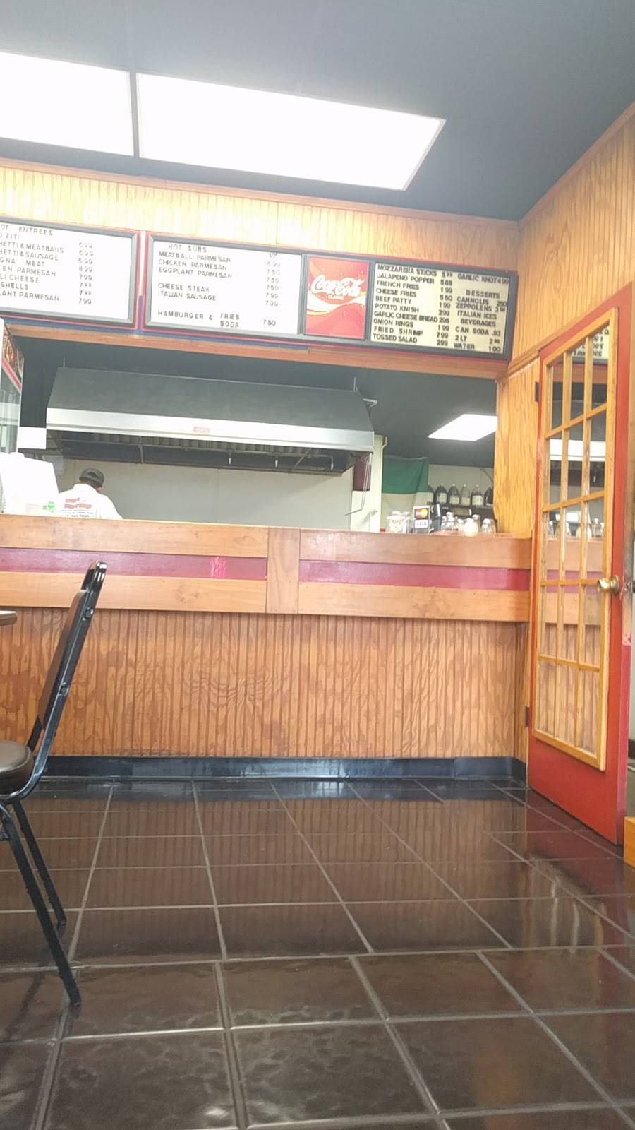 Charlies Pizza & Wings | restaurant | 4439 Gunn Hwy, Tampa, FL 33618, USA | 8139687800 OR +1 813-968-7800