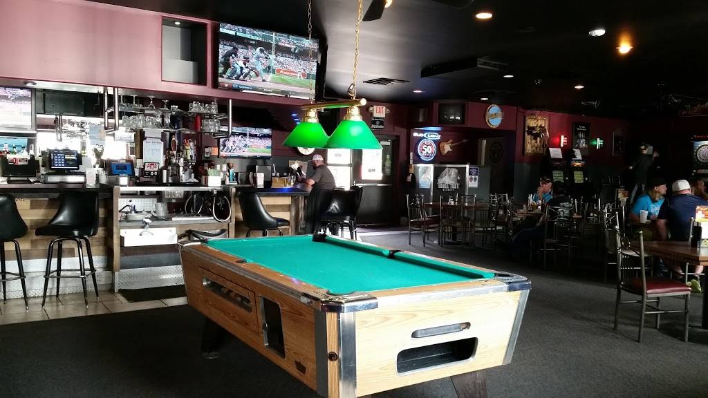 Daizy Dukes sports bar and grill | restaurant | 5153 Fenton Rd, Flint, MI 48507, USA | 8102859108 OR +1 810-285-9108