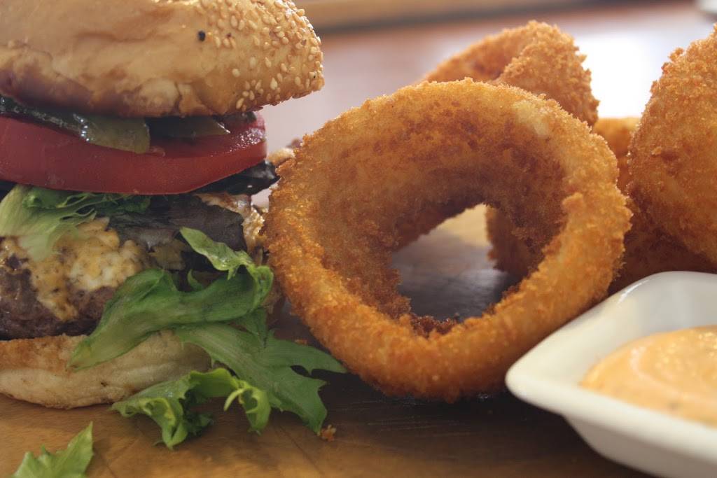 FanJoy Restaurant & Bar | restaurant | 100 Trafalgar Rd N, Hillsburgh, ON N0B 1Z0, Canada | 5193080900 OR +1 519-308-0900