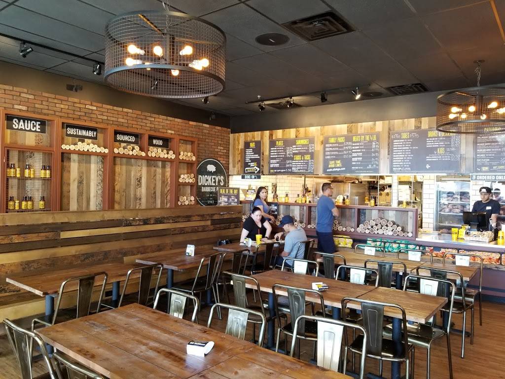 Dickeys Barbecue Pit | restaurant | 1877 E Williams Field Rd, Gilbert, AZ 85295, USA | 4806260686 OR +1 480-626-0686