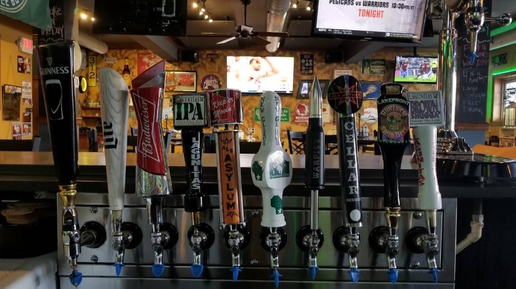 Aliotas Pub & Grill | restaurant | 261 E Hampton Rd, Milwaukee, WI 53217, USA | 4148101656 OR +1 414-810-1656