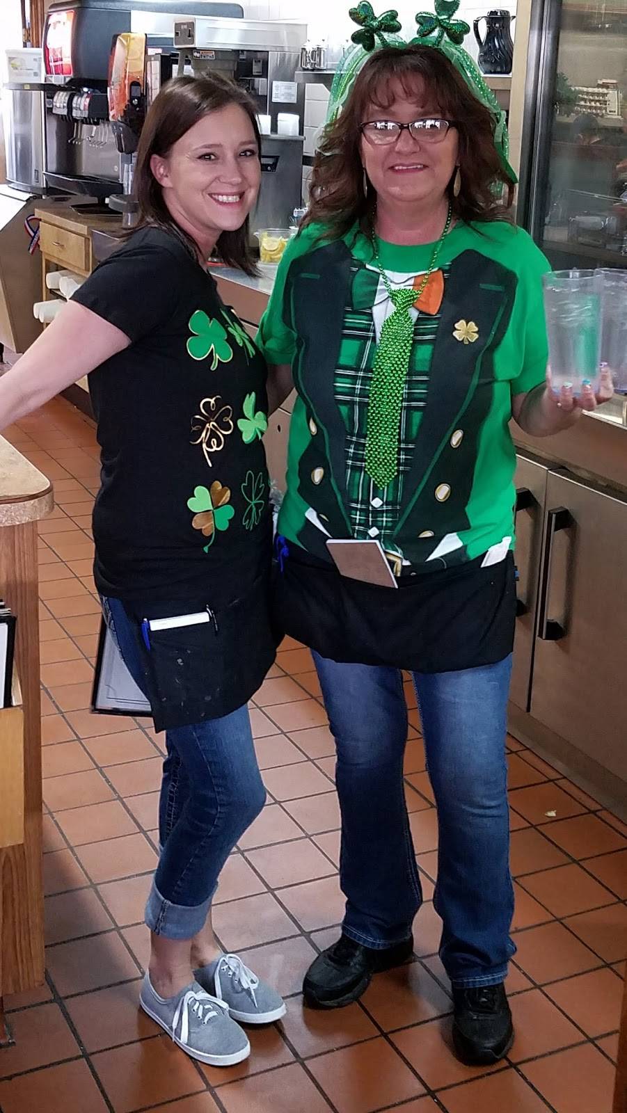 Peacocks Restaurant | restaurant | 1700 W Lingleville Rd, Stephenville, TX 76401, USA | 2549684668 OR +1 254-968-4668