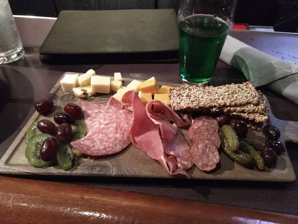 Old City Hall | restaurant | 814 Saginaw St, Bay City, MI 48708, USA | 9898924140 OR +1 989-892-4140