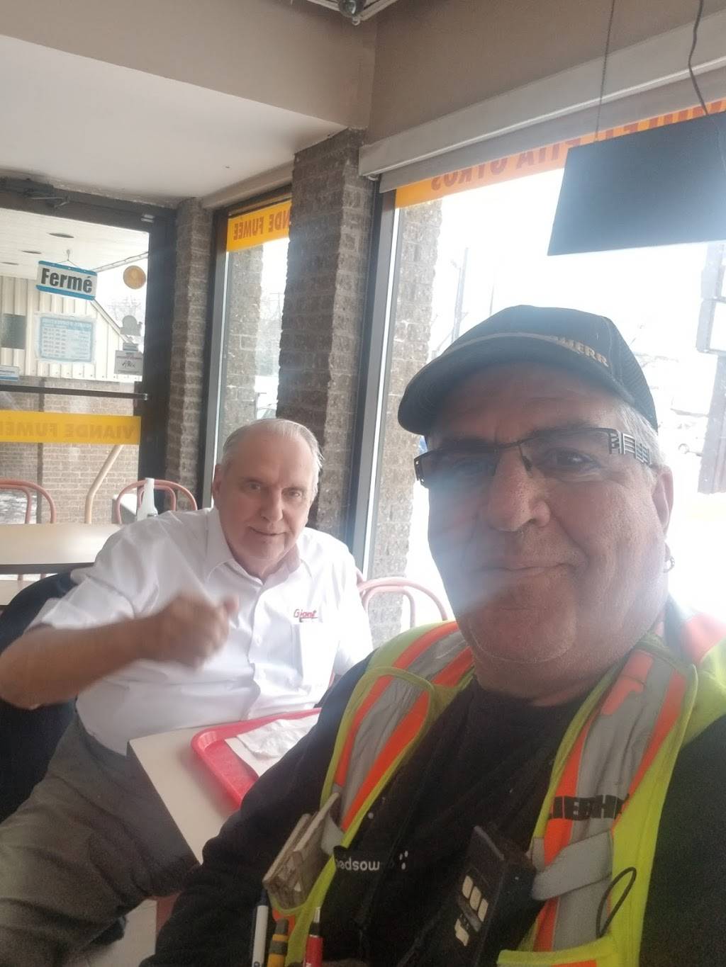 La Friterie du Coin | restaurant | 11561 Rue Notre-Dame Est, Pointe-aux-Trembles, QC H1B 2X3, Canada | 5146454241 OR +1 514-645-4241