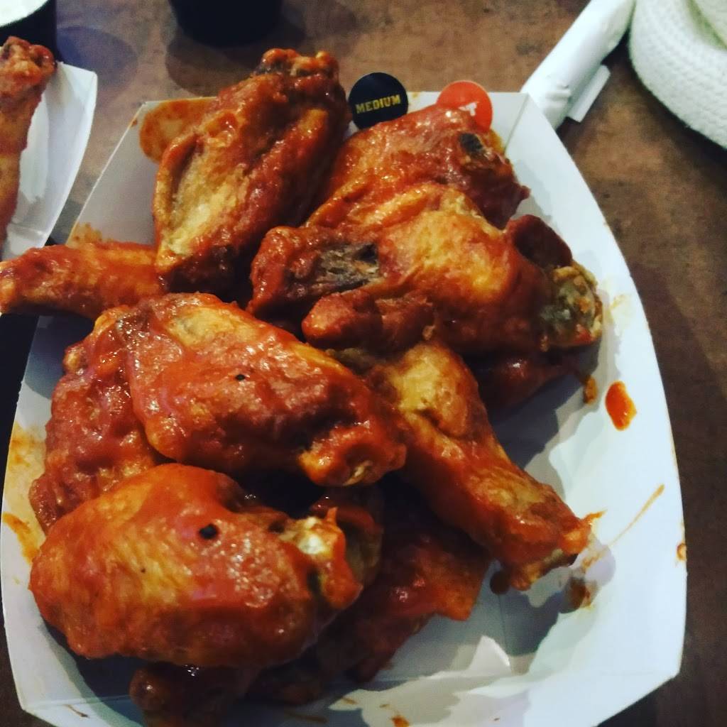 Buffalo Wild Wings | restaurant | 12450 Day St, Moreno Valley, CA 92553, USA | 9516539464 OR +1 951-653-9464