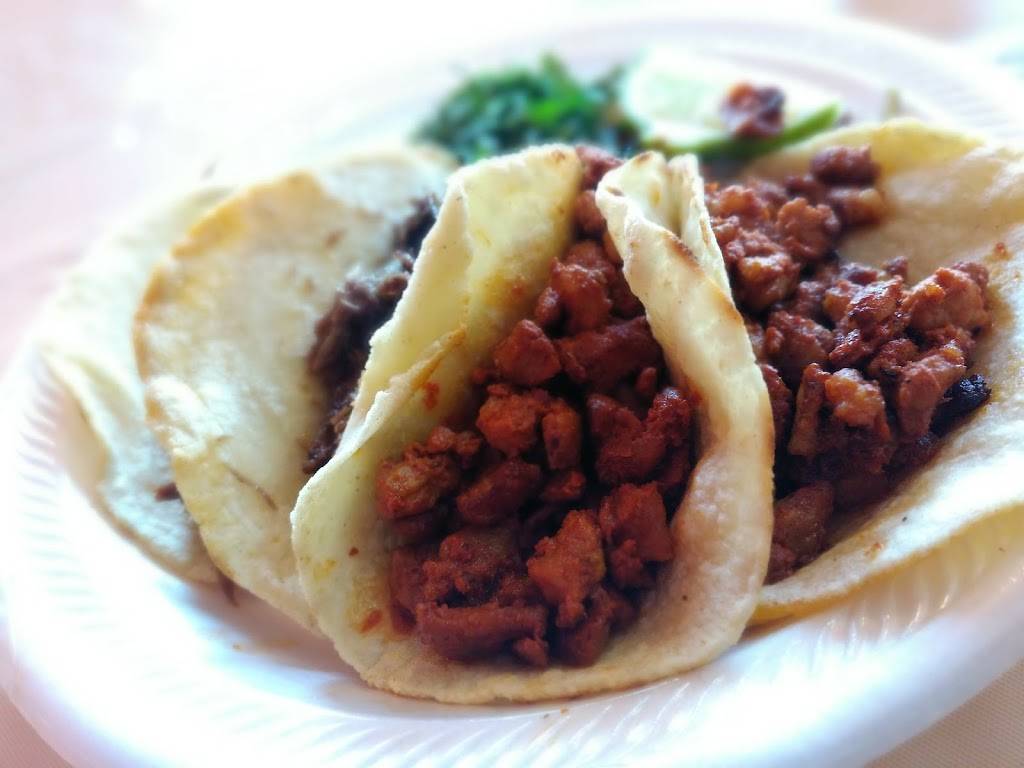 Yaris Taqueria | restaurant | 1913 S Edgefield Ave, Dallas, TX 75224, USA | 2149463748 OR +1 214-946-3748