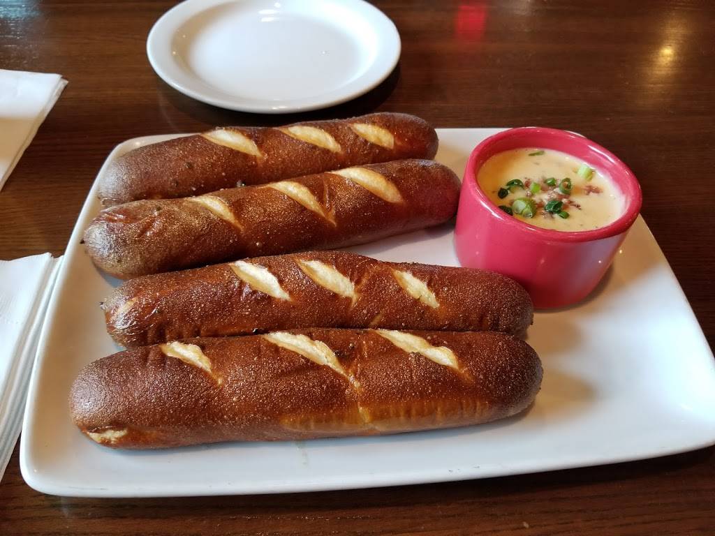 TGI Fridays | restaurant | 1503 N State Rte 50, Bourbonnais, IL 60914, USA | 8159291760 OR +1 815-929-1760