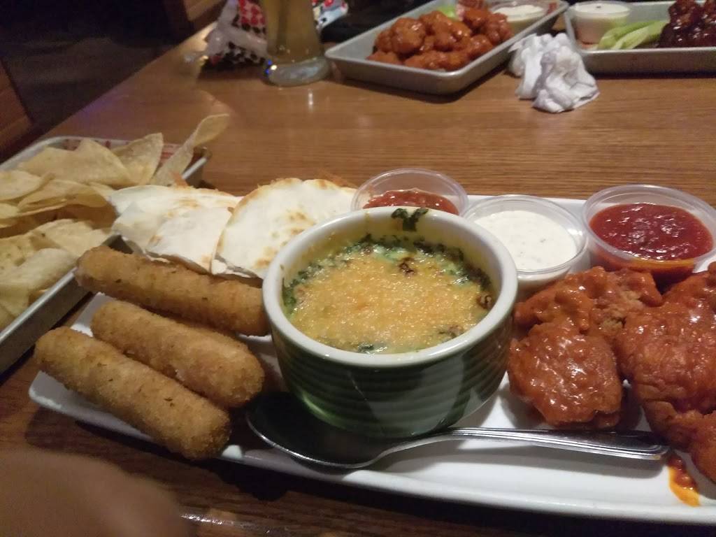 Applebees Grill + Bar | restaurant | 270 W Holt Ave, Milwaukee, WI 53207, USA | 4144890874 OR +1 414-489-0874