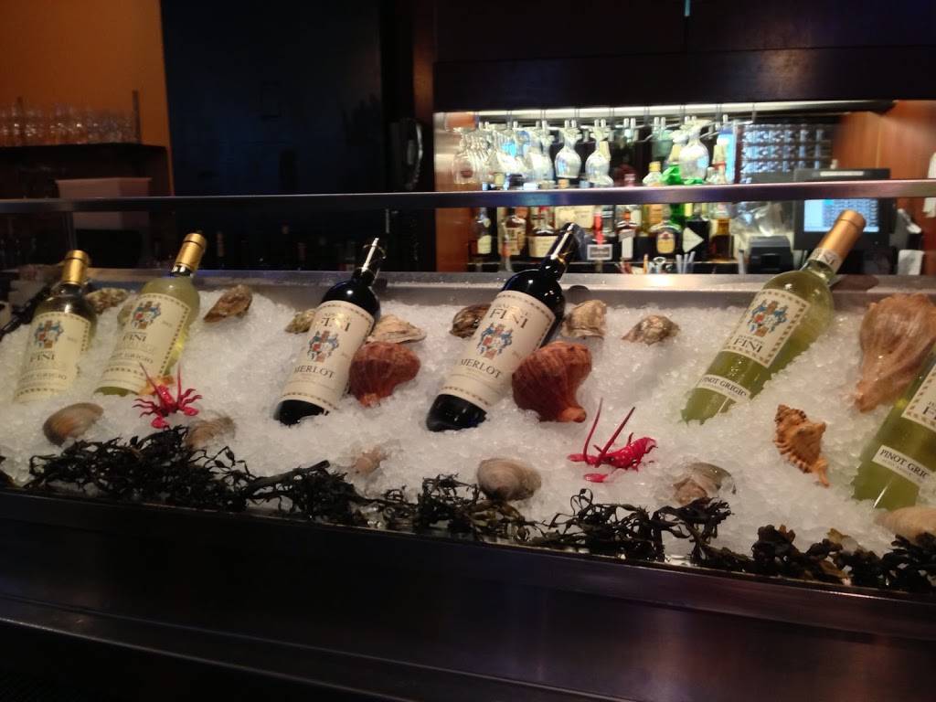 Skipjacks | restaurant | 226 Patriot Pl, Foxborough, MA 02035, USA | 5085432200 OR +1 508-543-2200