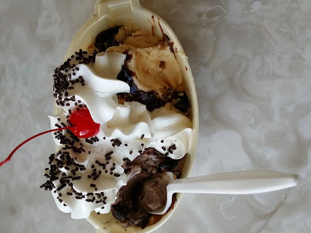 G D Ritzys | restaurant | 601 N Green River Rd, Evansville, IN 47715, USA | 8124746259 OR +1 812-474-6259