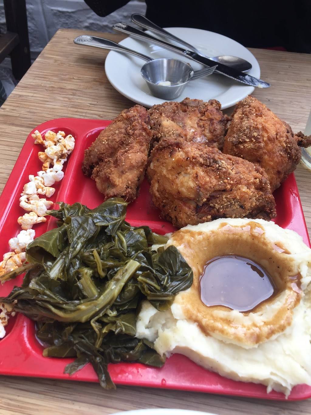 The Front Porch | restaurant | 65 29th St, San Francisco, CA 94110, USA | 4156957800 OR +1 415-695-7800