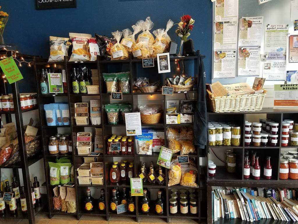 Water House Bistro | bakery | 132 E Lake St, Lake Mills, WI 53551, USA | 9209450660 OR +1 920-945-0660