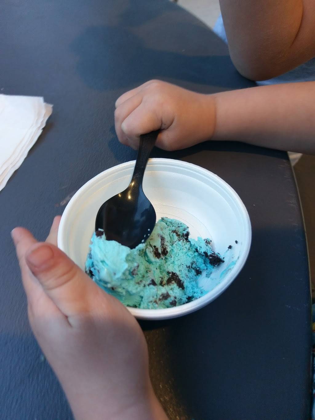 Chill Out Ice Cream Parlor | restaurant | 606 Gold Star Hwy, Shenandoah, PA 17976, USA | 5704621100 OR +1 570-462-1100