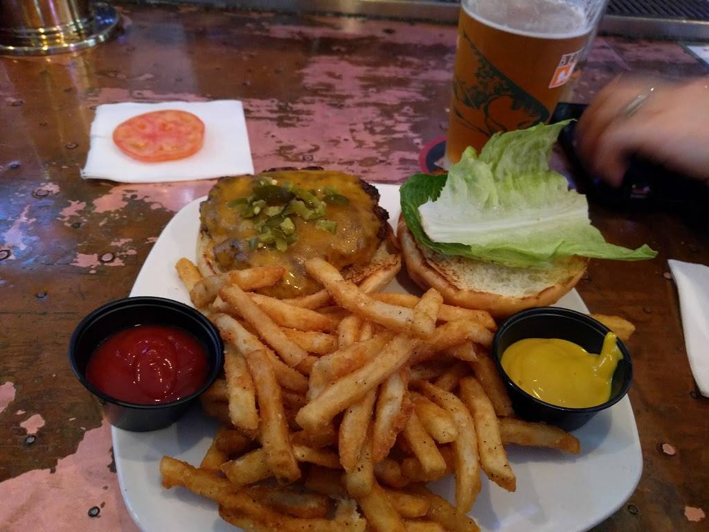 Halftime | restaurant | 156 N College St, Auburn, AL 36830, USA | 3348877800 OR +1 334-887-7800