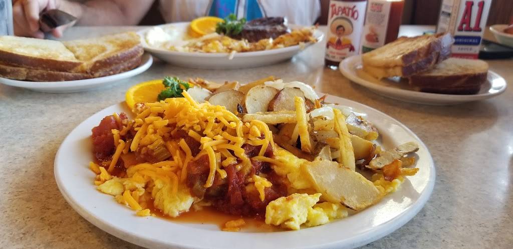 Molly Js | restaurant | 3150 Panama Ln, Bakersfield, CA 93313, USA | 6618347372 OR +1 661-834-7372