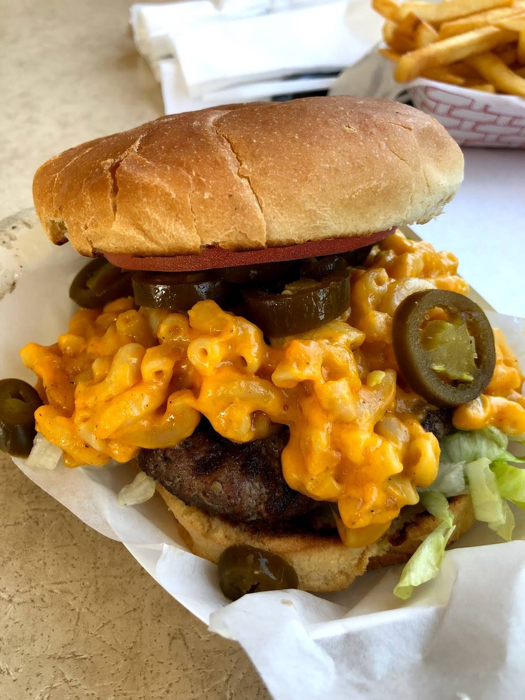 Burger Builders | restaurant | 1051 Wolcott St, Waterbury, CT 06705, USA | 2037532526 OR +1 203-753-2526