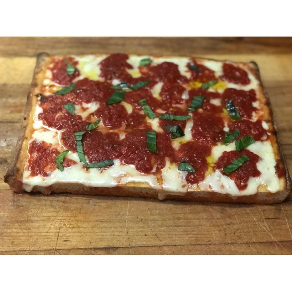 Renatos Pizza | restaurant | 36 S Maple Ave, Ridgewood, NJ 07450, USA | 2016523554 OR +1 201-652-3554