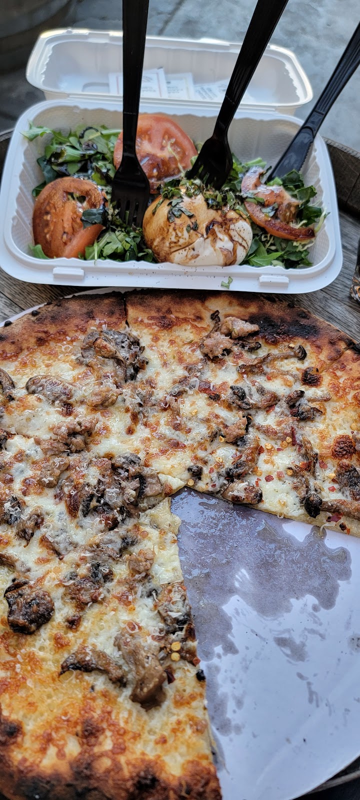 Pizza Bros | restaurant | 2545 Progress St, Vista, CA 92081, USA | 7602950217 OR +1 760-295-0217