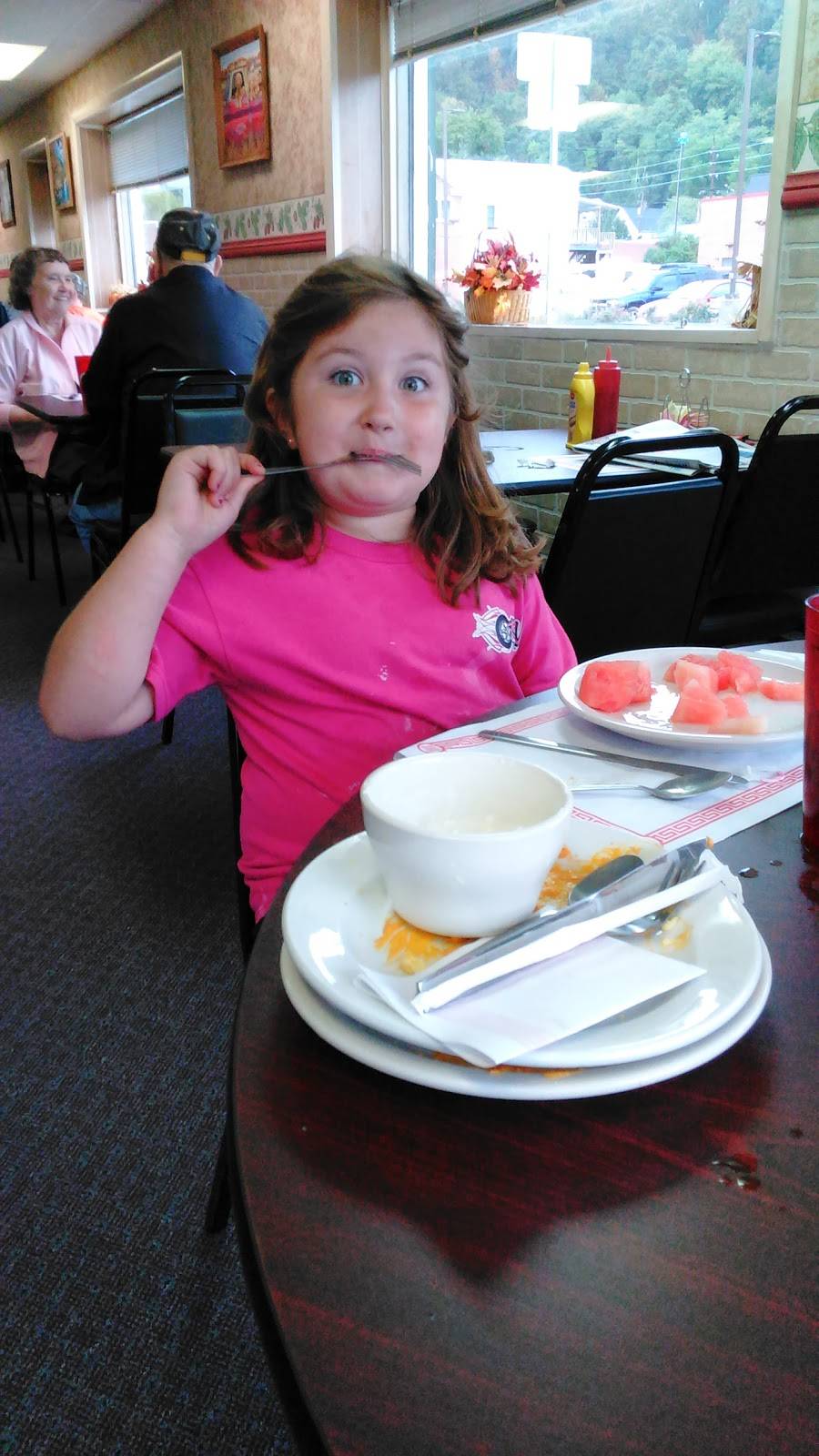 Marteens Family Restaurant | restaurant | 2 W Main St, Everett, PA 15537, USA | 8146529653 OR +1 814-652-9653