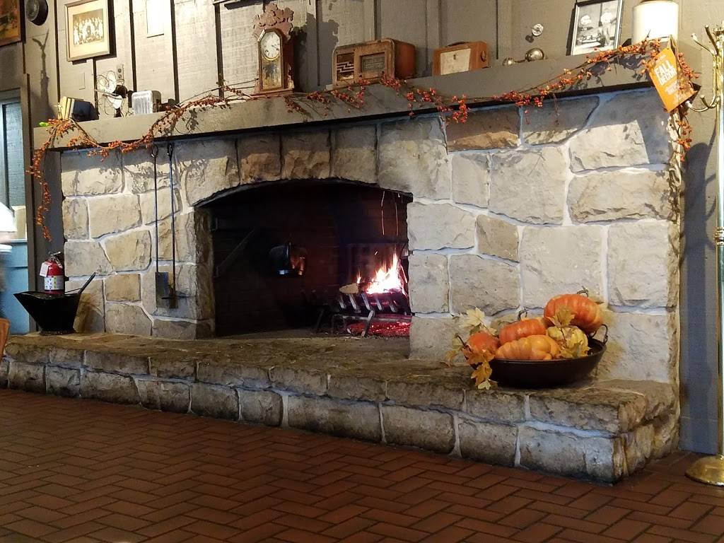 Cracker Barrel Old Country Store | restaurant | 956 Schuylkill Mall, Frackville, PA 17931, USA | 5708747051 OR +1 570-874-7051