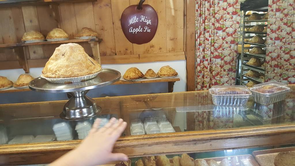 Apple Annies | restaurant | 38480 Oak Glen Rd, Yucaipa, CA 92399, USA | 9097972311 OR +1 909-797-2311